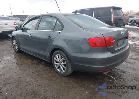 2013 Volkswagen Jetta 2.5L Se z USA, uszkodzony, nr VIN 3VWDX7AJ5DM255448